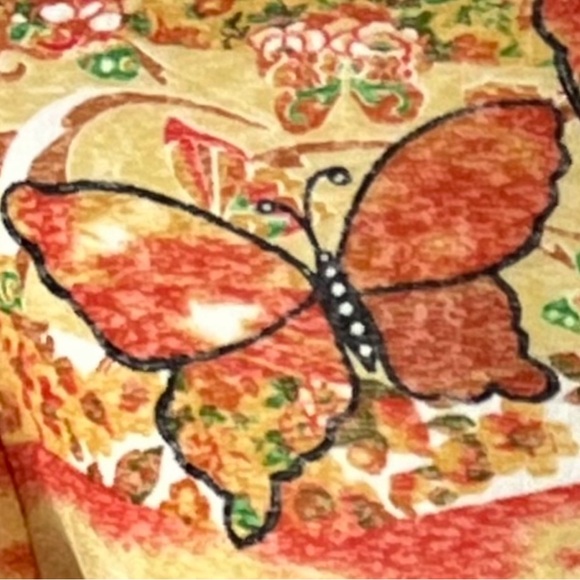 V-neck blouse defining femininity w/its flowery print, lace & flowing sleeves - Picture 10 of 16